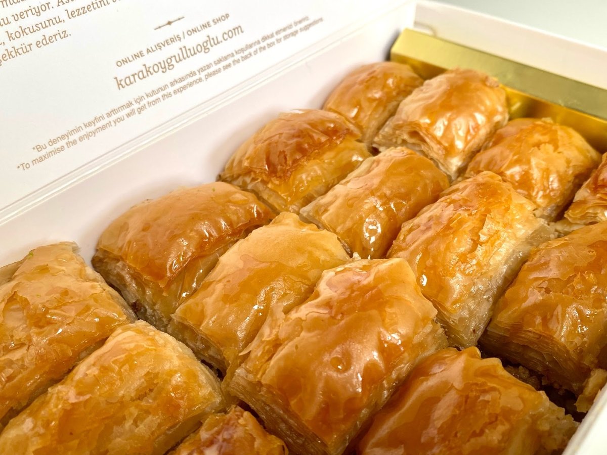 Karakoy Gulluoglu | Baklava Turque Légère aux Noix (Indice Glycémique Bas)