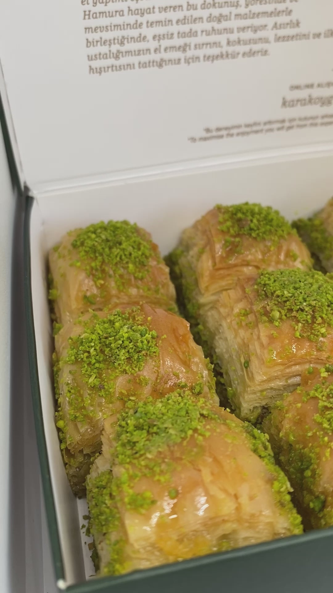 Karaköy Gulluoglu | Türkisches Haltbares Baklava mit Pistazien