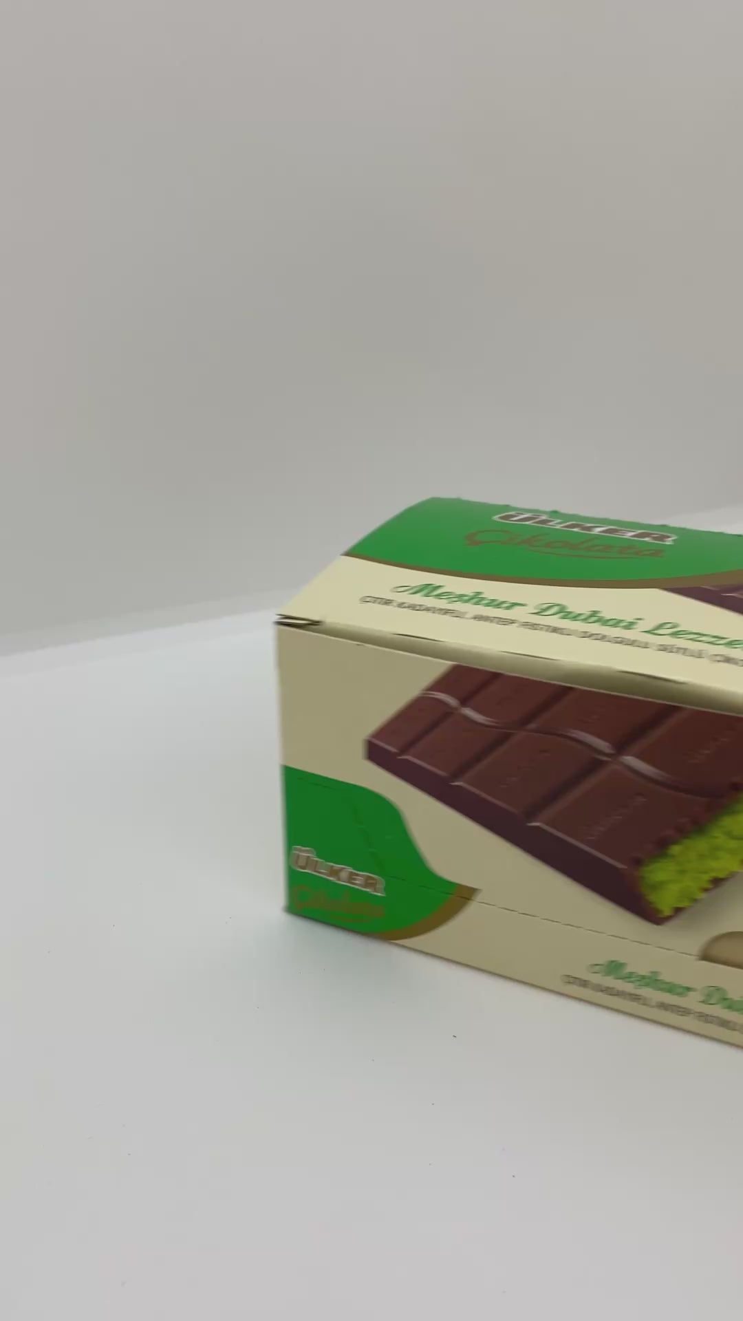 Video of the Ulker Dubai Chocolate bar with Antep pistachio cream and visible crunchy kadaif pieces